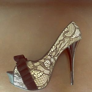 Qupid peep toe stilettos, black lace size 7